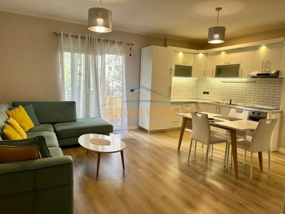 Tirane, jepet me qera apartament 1+1+Ballkon Kati 2, 71 m² 600 € (Prane Square21)