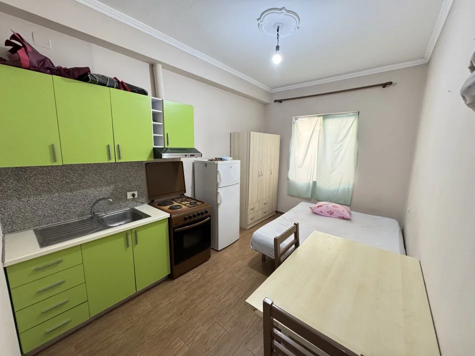 Tirane, jepet me qera garsonier 1+1 Kati 3, 30 m² 300 € (Stavri themeli)