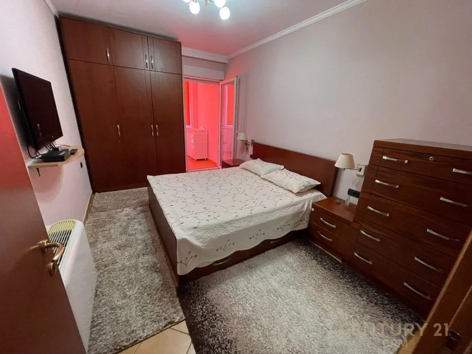 Tirane, jepet me qera apartament 2+1 Kati 10, 107 m² 1.000 € 