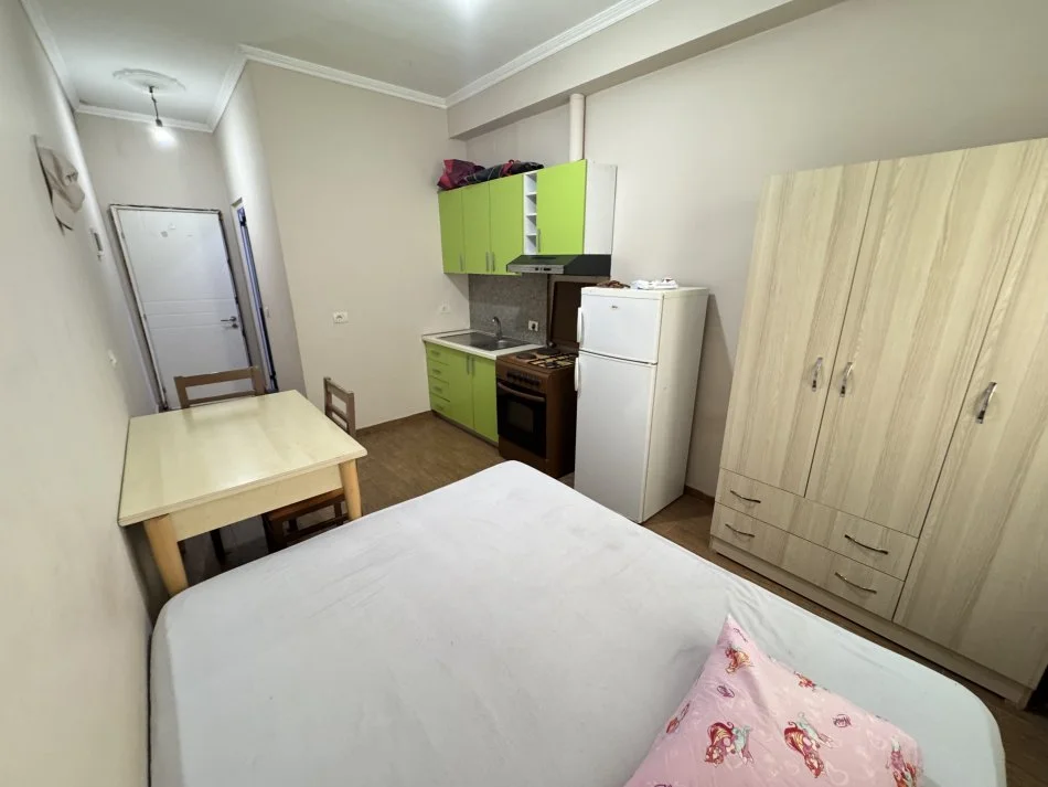 Tirane, jepet me qera garsonier 1+1 Kati 3, 30 m² 300 € (Stavri themeli)