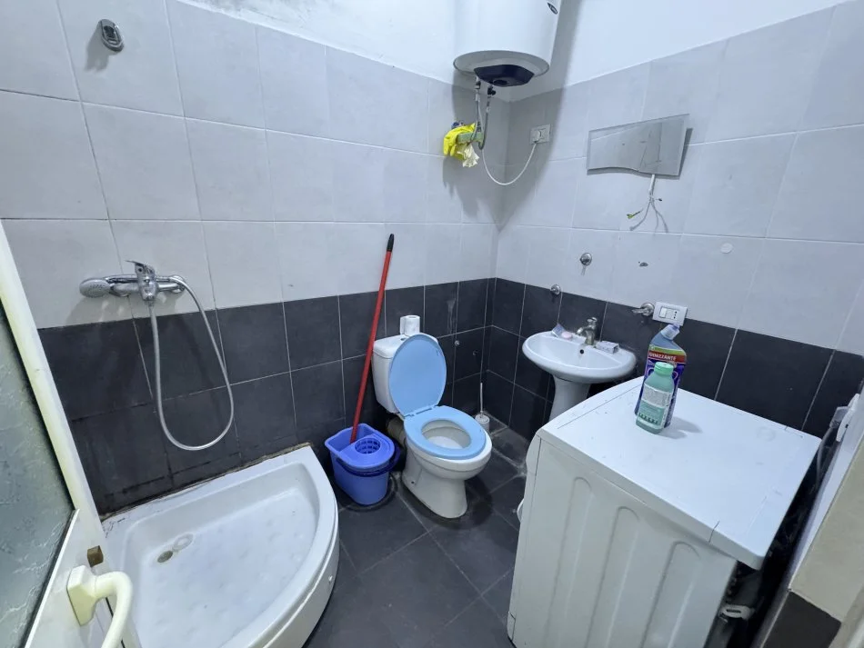 Tirane, jepet me qera garsonier 1+1 Kati 3, 30 m² 300 € (Stavri themeli)