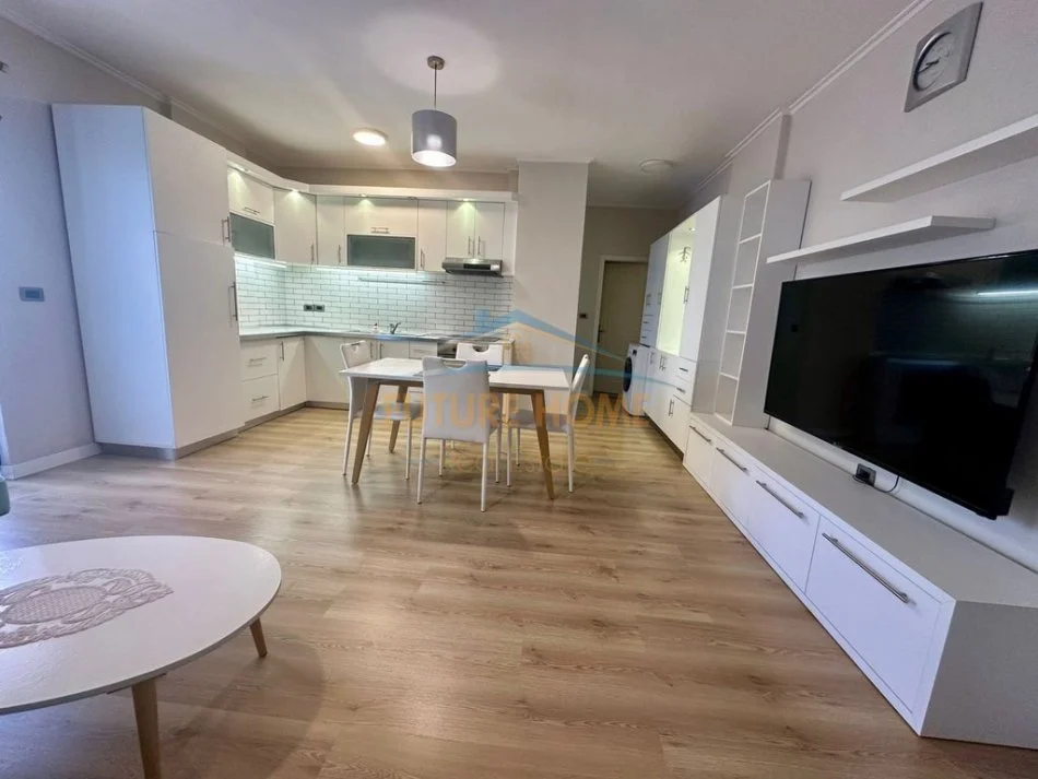 Tirane, jepet me qera apartament 1+1+Ballkon Kati 2, 71 m² 600 € (Prane Square21)