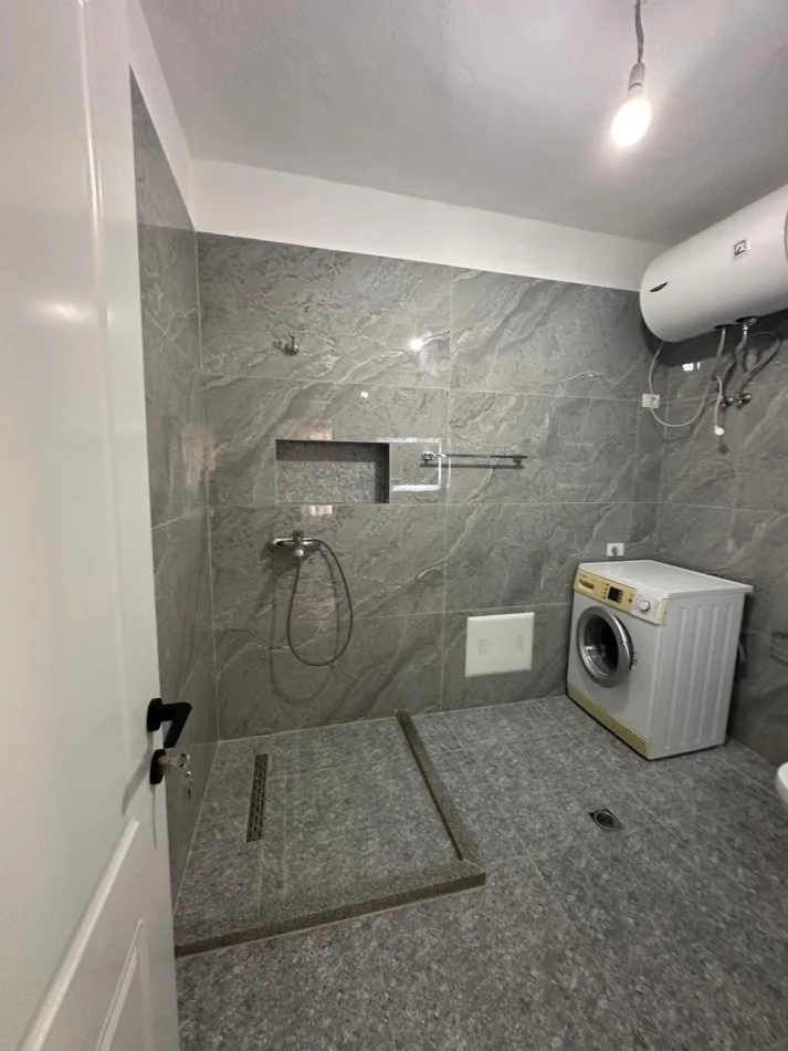 Tirane, jepet me qera apartament 2+1+Ballkon Kati 5, 100 m² 350 € (Fresku)