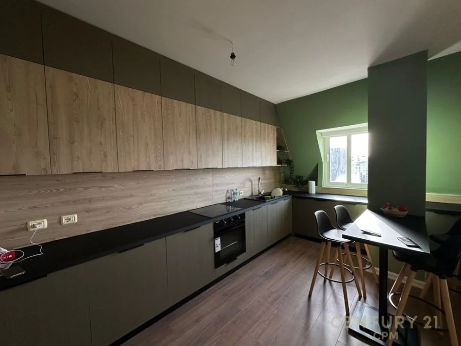 Tirane, jepet me qera apartament 2+1 Kati 6, 150 m² 1.100 € 