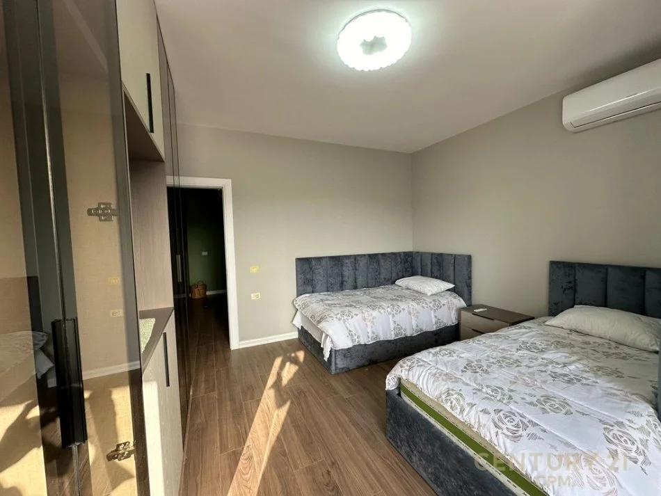 Tirane, jepet me qera apartament 2+1 Kati 6, 150 m² 1.100 € 