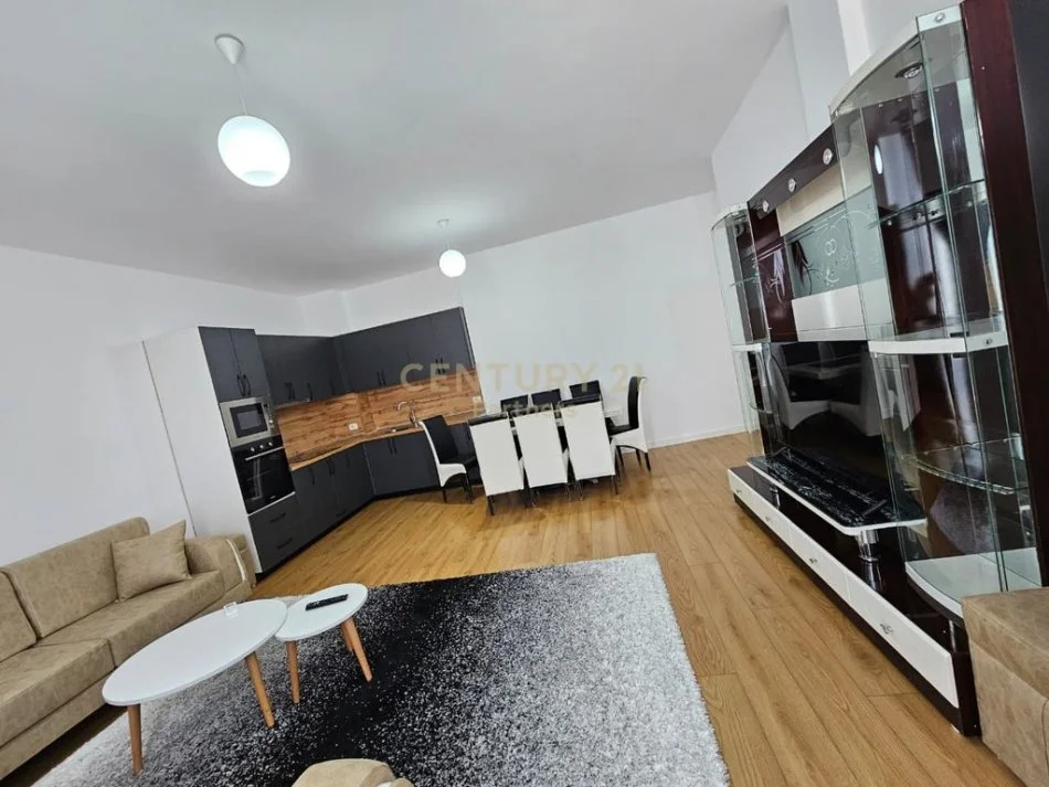Tirane, jepet me qera apartament 2+1 Kati 3, 115 m² 550 € 