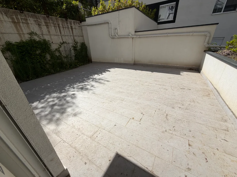 Tirane, shitet apartament 2+1+Ballkon Kati 2, 171 m² 230.000 € (Rruga Hamdi Sina)