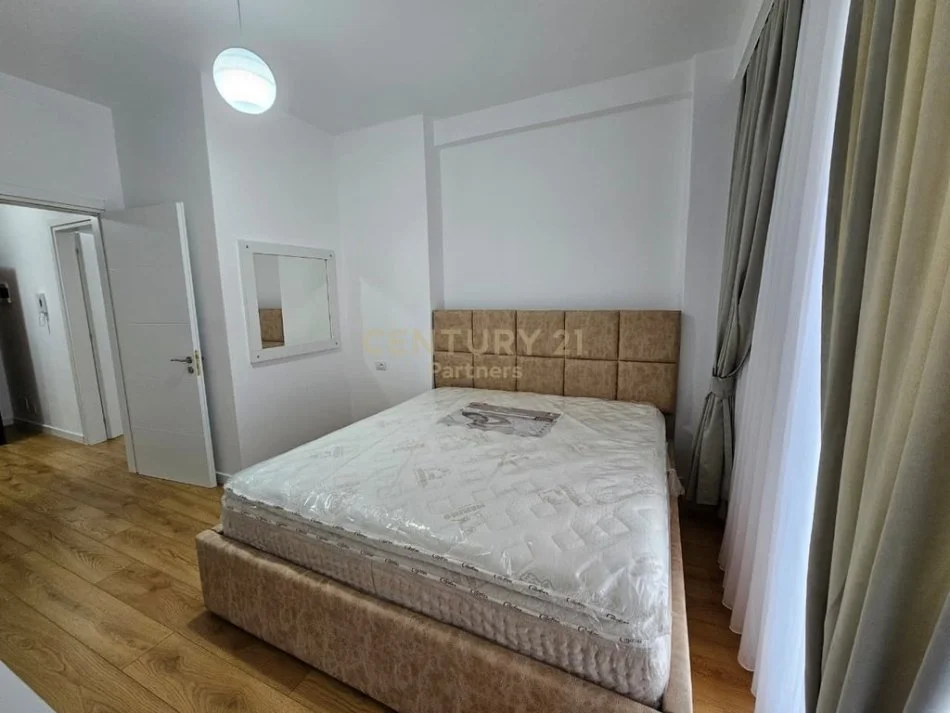 Tirane, jepet me qera apartament 2+1 Kati 3, 115 m² 550 € 