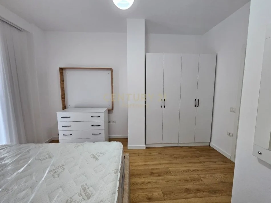 Tirane, jepet me qera apartament 2+1 Kati 3, 115 m² 550 € 