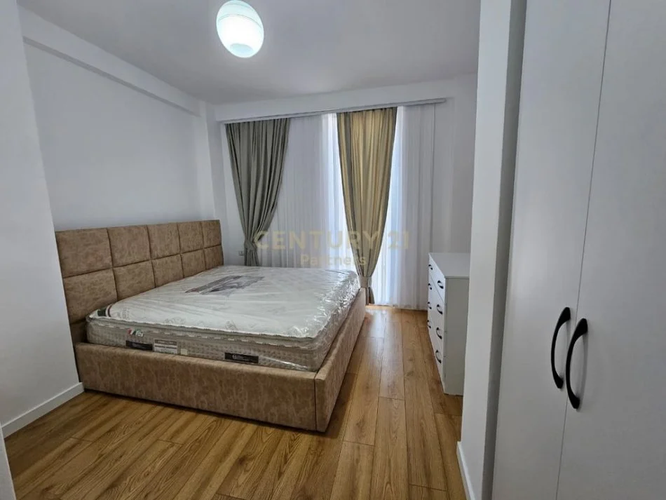 Tirane, jepet me qera apartament 2+1 Kati 3, 115 m² 550 € 