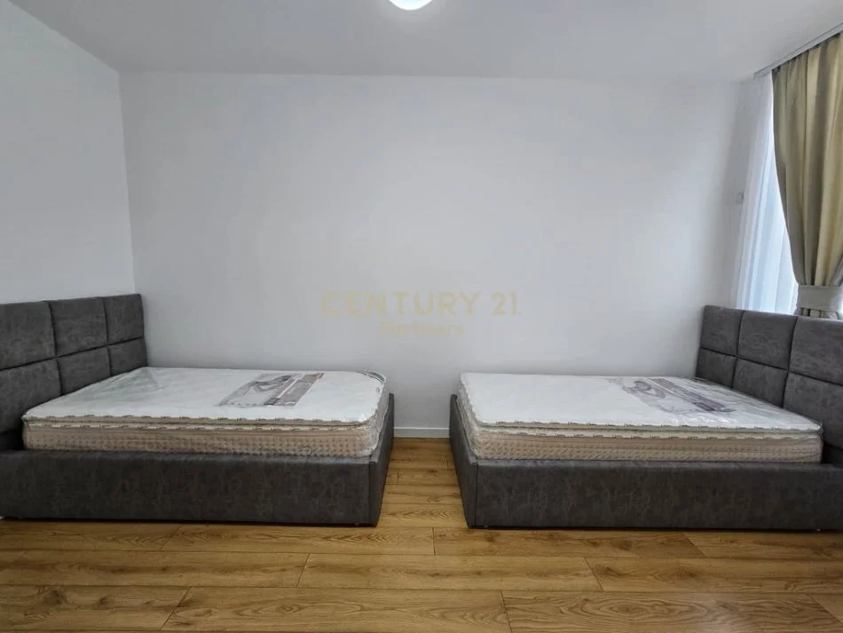 Tirane, jepet me qera apartament 2+1 Kati 3, 115 m² 550 € 