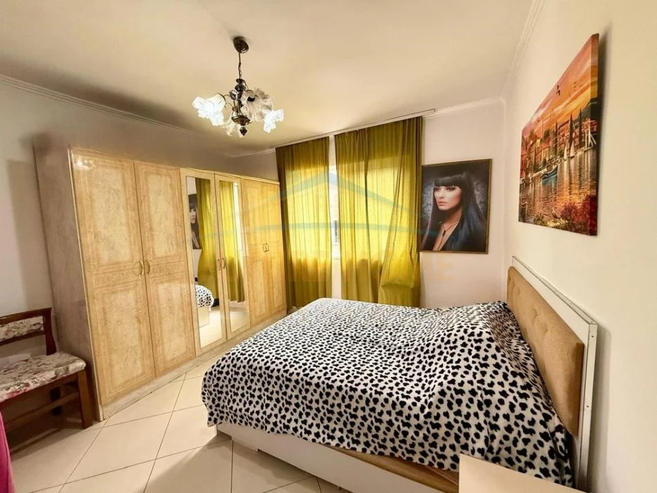 Tirane, jepet me qera apartament 1+1+Ballkon Kati 4, 460 € (21 Dhjetori)