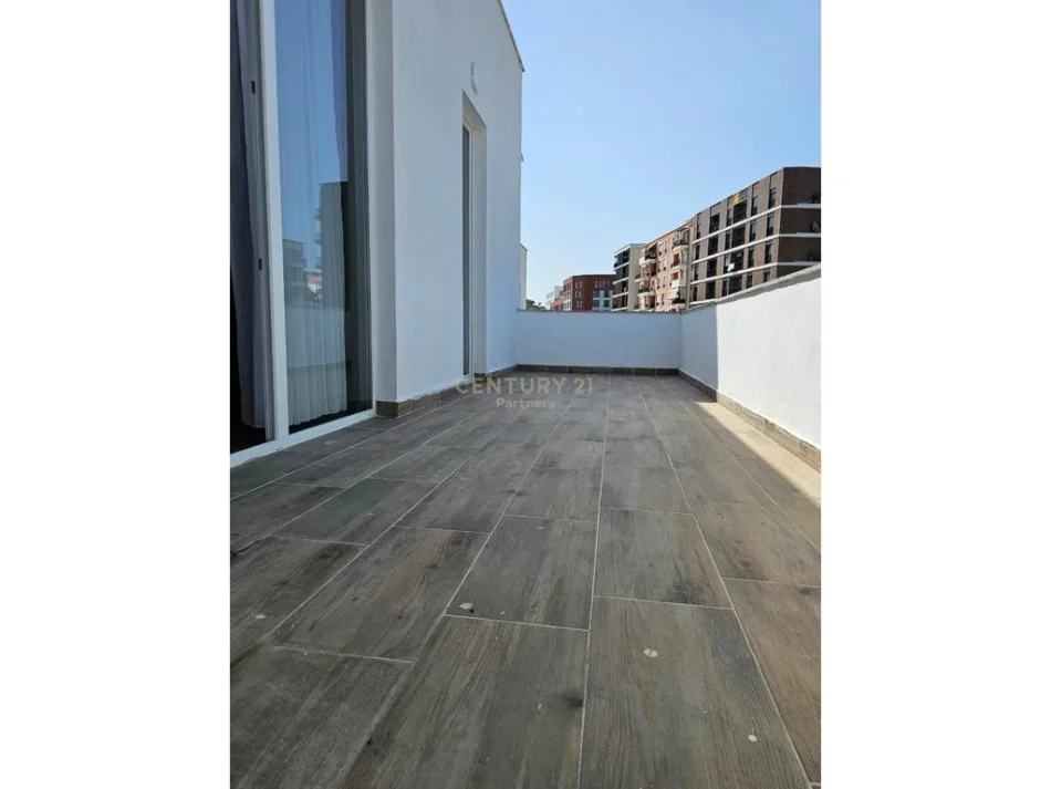 Tirane, jepet me qera apartament 2+1 Kati 3, 115 m² 550 € 