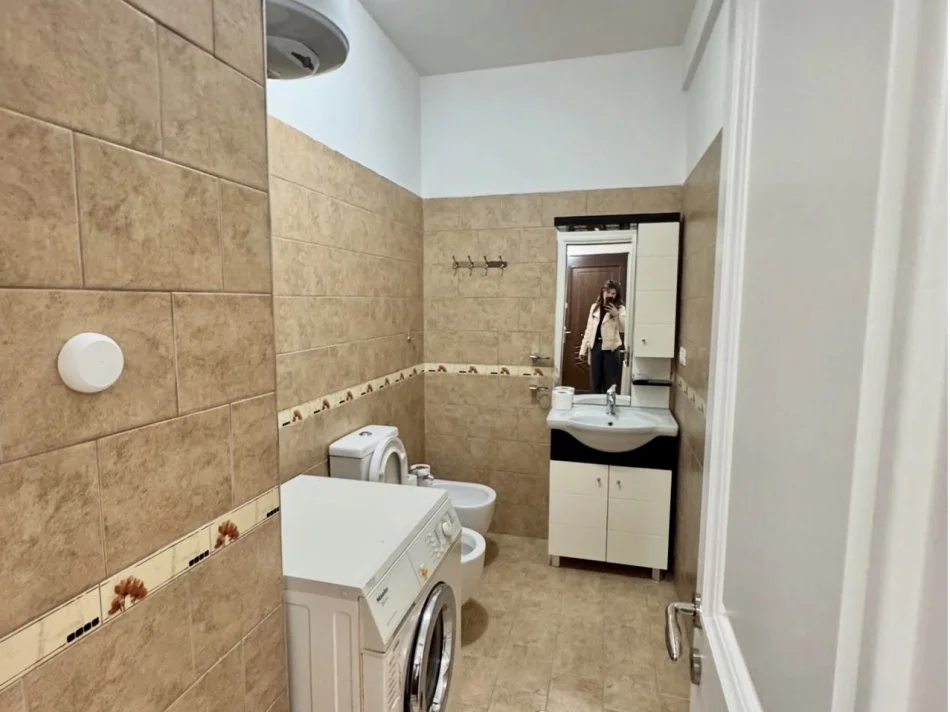 Tirane, jepet me qera apartament 2+1+Ballkon Kati 4, 110 m² 500 € (Astir, Prane Bar Oslo)