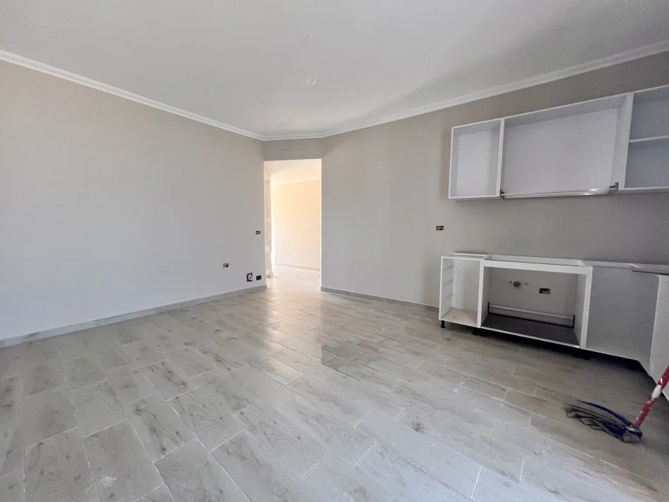 Vlore, shitet apartament+verande | Penthouse 1+1+Ballkon Kati 10, 150 m² 152.000 € (Gjergj Kastrioti)