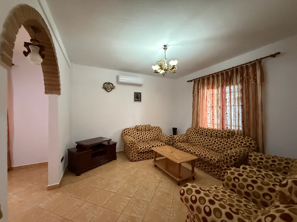 Tirane, jap me qera shtepi 2+1+Aneks+Ballkon , 110 m² 400 € (Enriko telini)