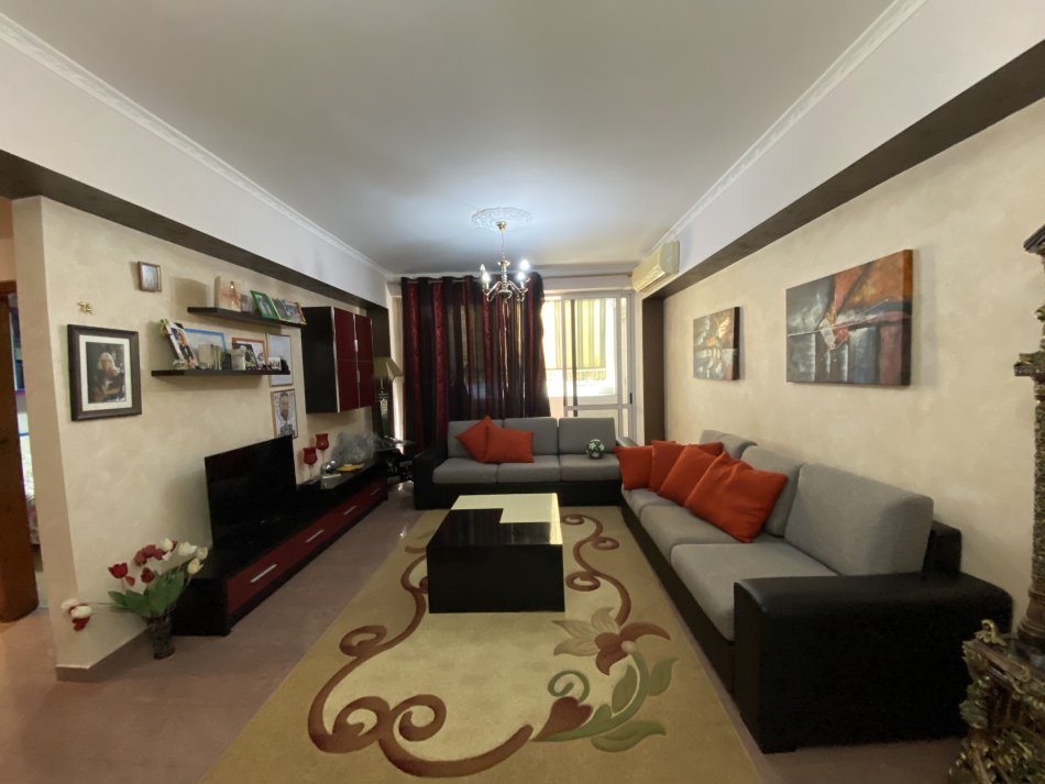 PETRO NINI 2+1+KUZHINE ME VETE PER SHITJE