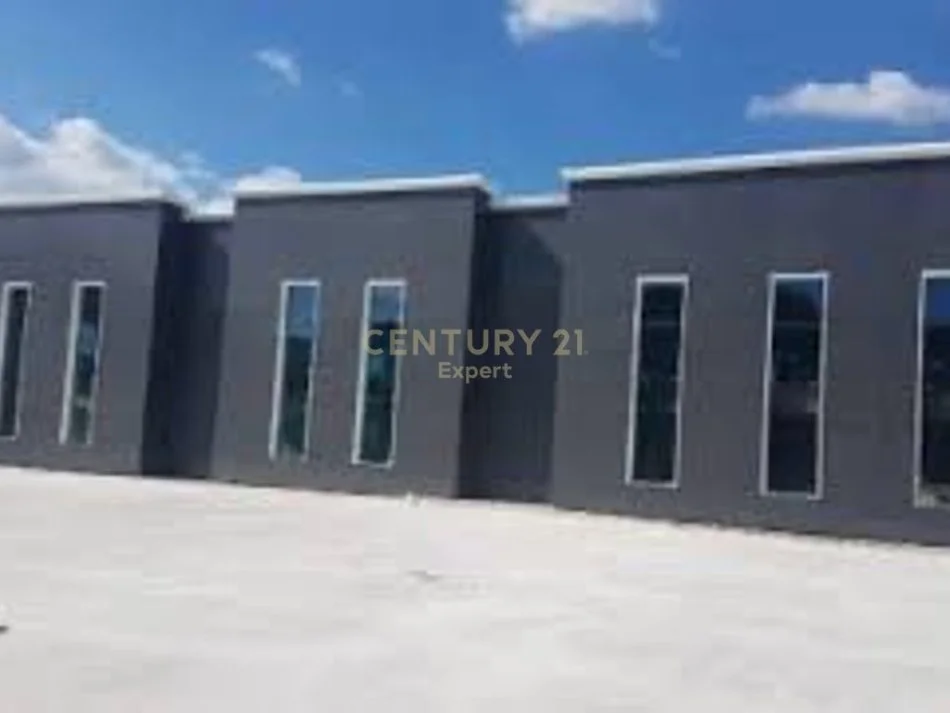 Tirane, jepet me qera ambjent biznesi Kati 0, 1.650 m² 4.000 € 