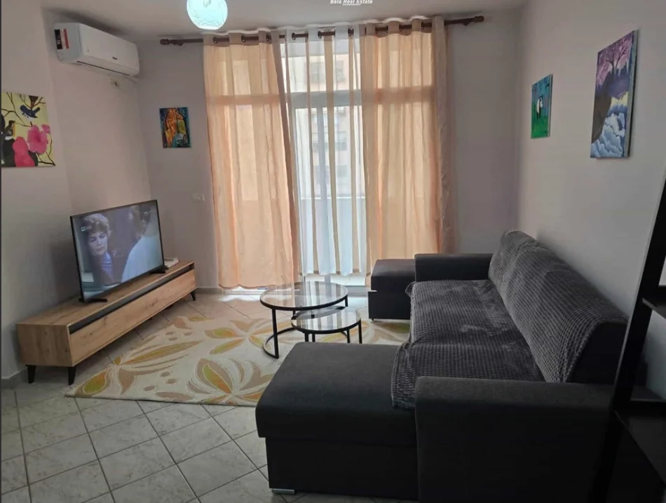 Tirane, jepet me qera apartament 1+1+Ballkon Kati 3, 65 m² 580 € (Prane Kika 1)