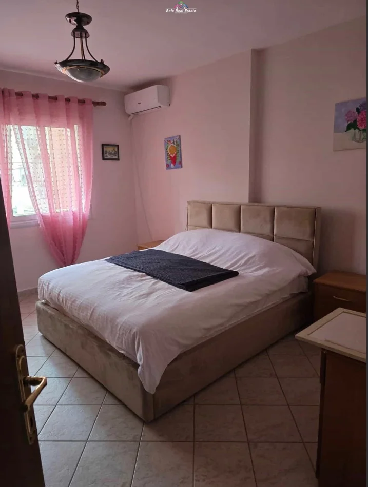Tirane, jepet me qera apartament 1+1+Ballkon Kati 3, 65 m² 580 € (Prane Kika 1)