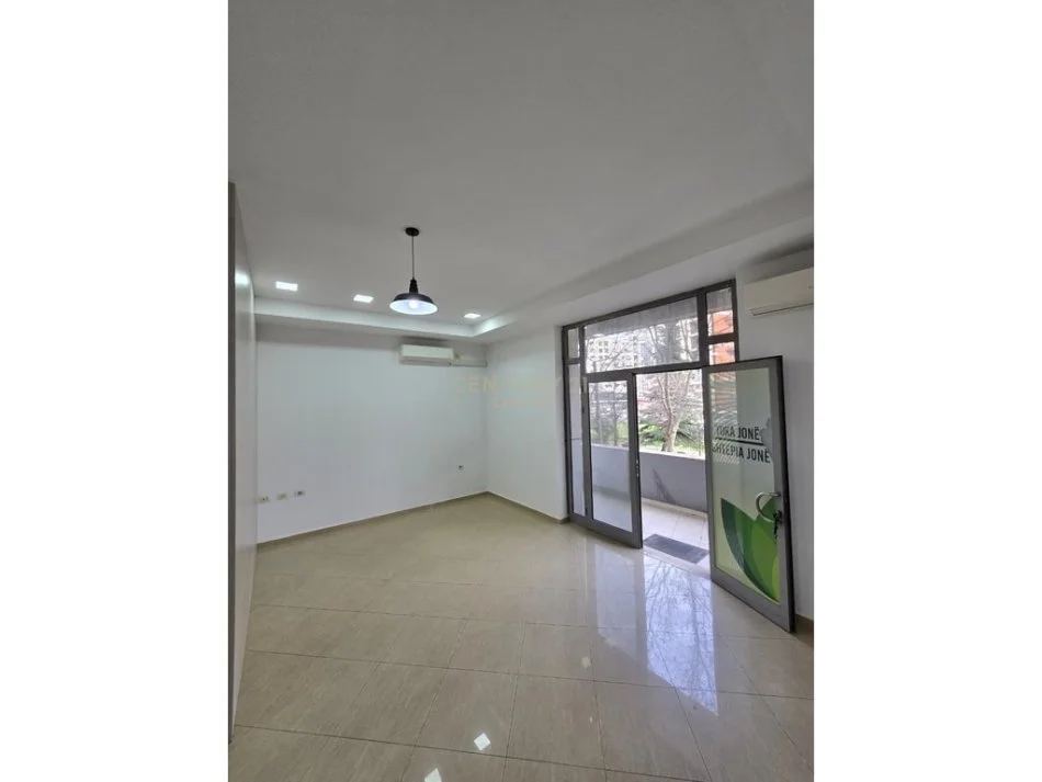 Tirane, shes ambjent biznesi , 94 m² 320.000 € 