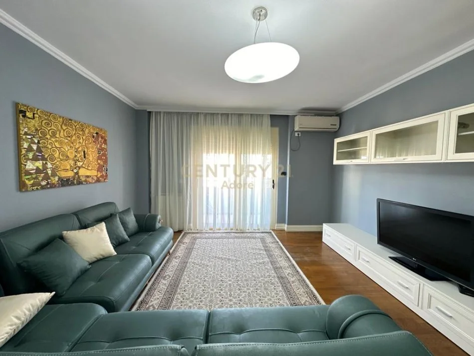 Tirane, jepet me qera apartament 2+1 Kati 5, 112 m² 1.000 € 