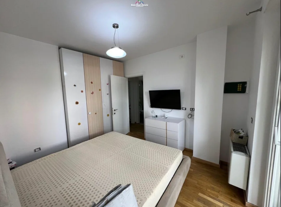Tirane, jepet me qera apartament 2+1+Aneks+Ballkon Kati 4, 115 m² 900 € (Rruga e Sales)