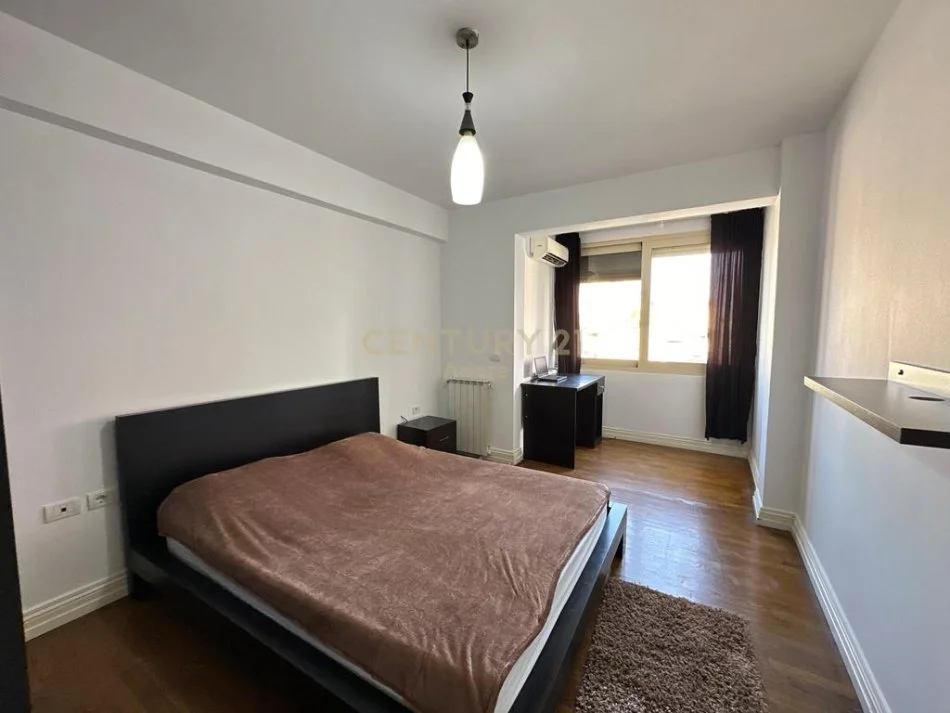 Tirane, jepet me qera apartament 2+1 Kati 5, 112 m² 1.000 € 