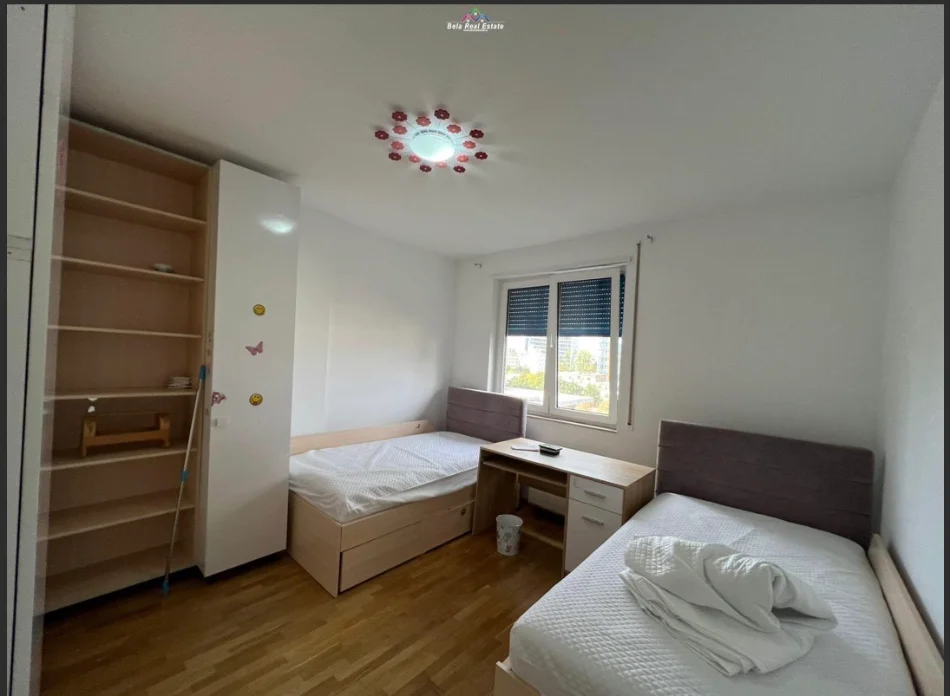 Tirane, jepet me qera apartament 2+1+Aneks+Ballkon Kati 4, 115 m² 900 € (Rruga e Sales)