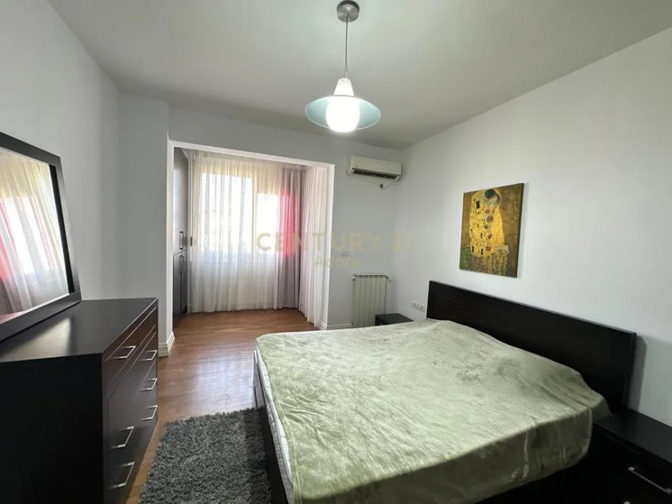 Tirane, jepet me qera apartament 2+1 Kati 5, 112 m² 1.000 € 