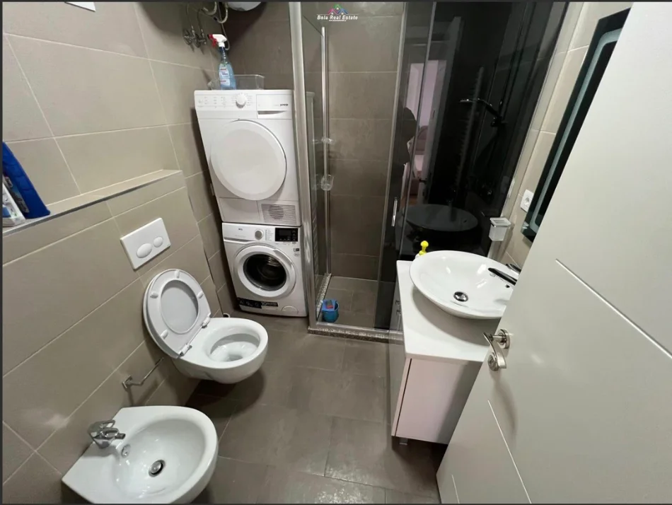 Tirane, jepet me qera apartament 2+1+Aneks+Ballkon Kati 4, 115 m² 900 € (Rruga e Sales)