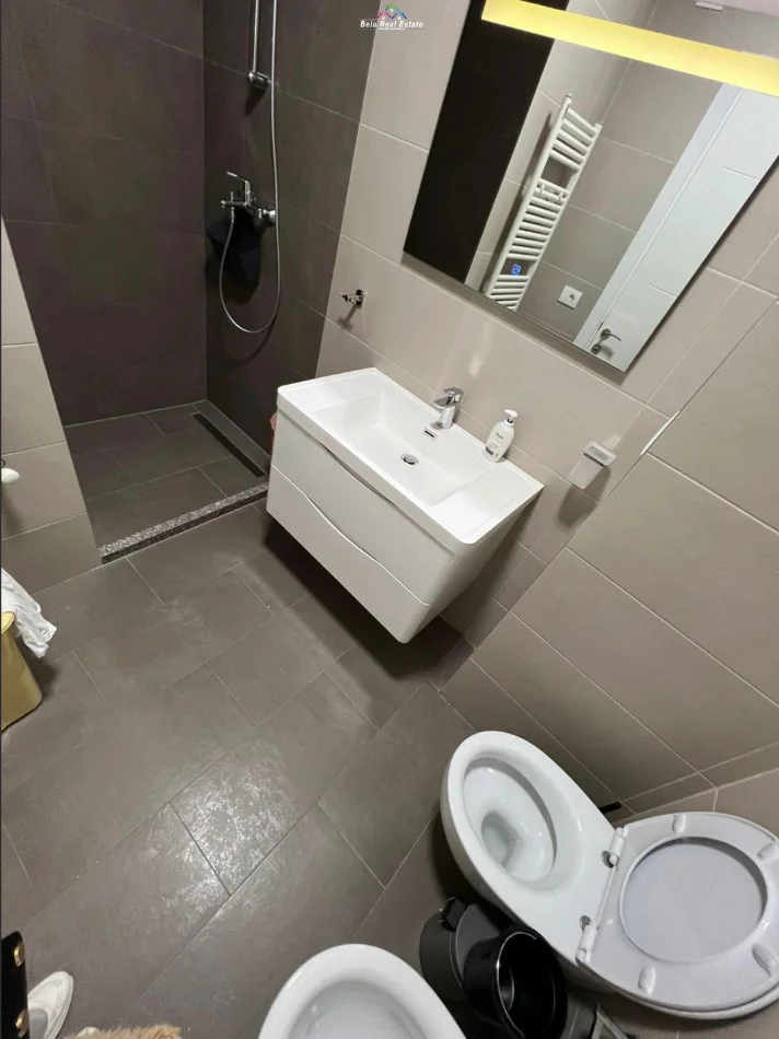 Tirane, jepet me qera apartament 2+1+Aneks+Ballkon Kati 4, 115 m² 900 € (Rruga e Sales)