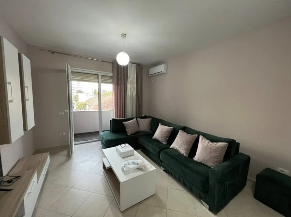 Tirane, jepet me qera apartament 2+1+Ballkon Kati 2, 99 m² (Rruga 5-Maji)