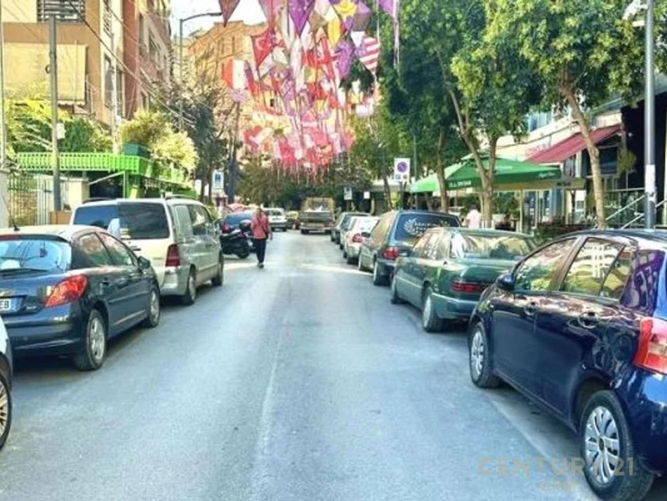 Tirane, shes ambjent biznesi , 1.617 m² 