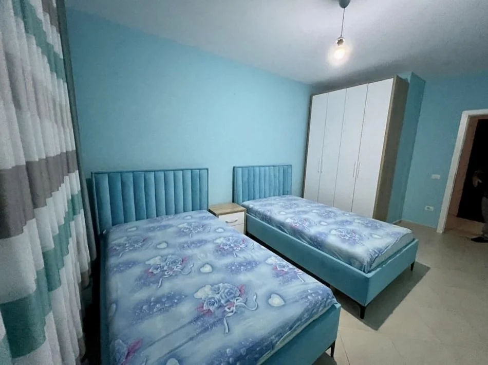 Tirane, jepet me qera apartament 2+1+Ballkon Kati 2, 99 m² (Rruga 5-Maji)