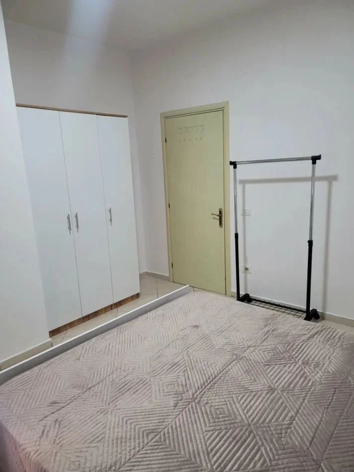 Tirane, jepet me qera apartament 1+1+Ballkon Kati 8, 70 m² 365 € (Thoma koxhaj)
