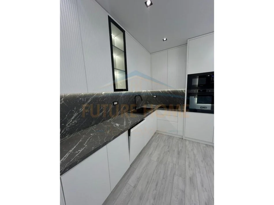 Tirane, shitet apartament 3+1+Ballkon Kati 7, 111 m² 275000 € (Kompleksi Delijorgji)