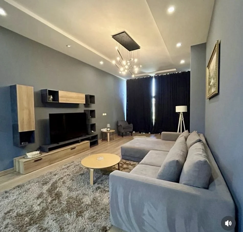 Tirane, jepet me qera apartament 1+1+Ballkon Kati 1, 110 m² 650 € (Rruga Peti, Liqeni i Thate)