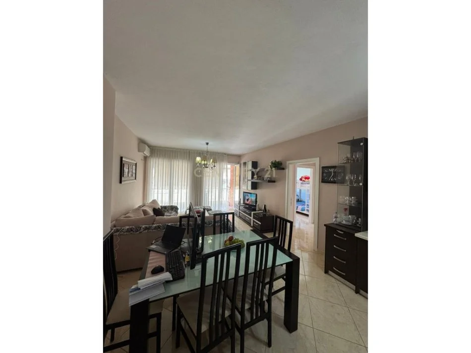 Tirane, jepet me qera apartament 2+1+Ballkon Kati 4, 90 m² 400 € 