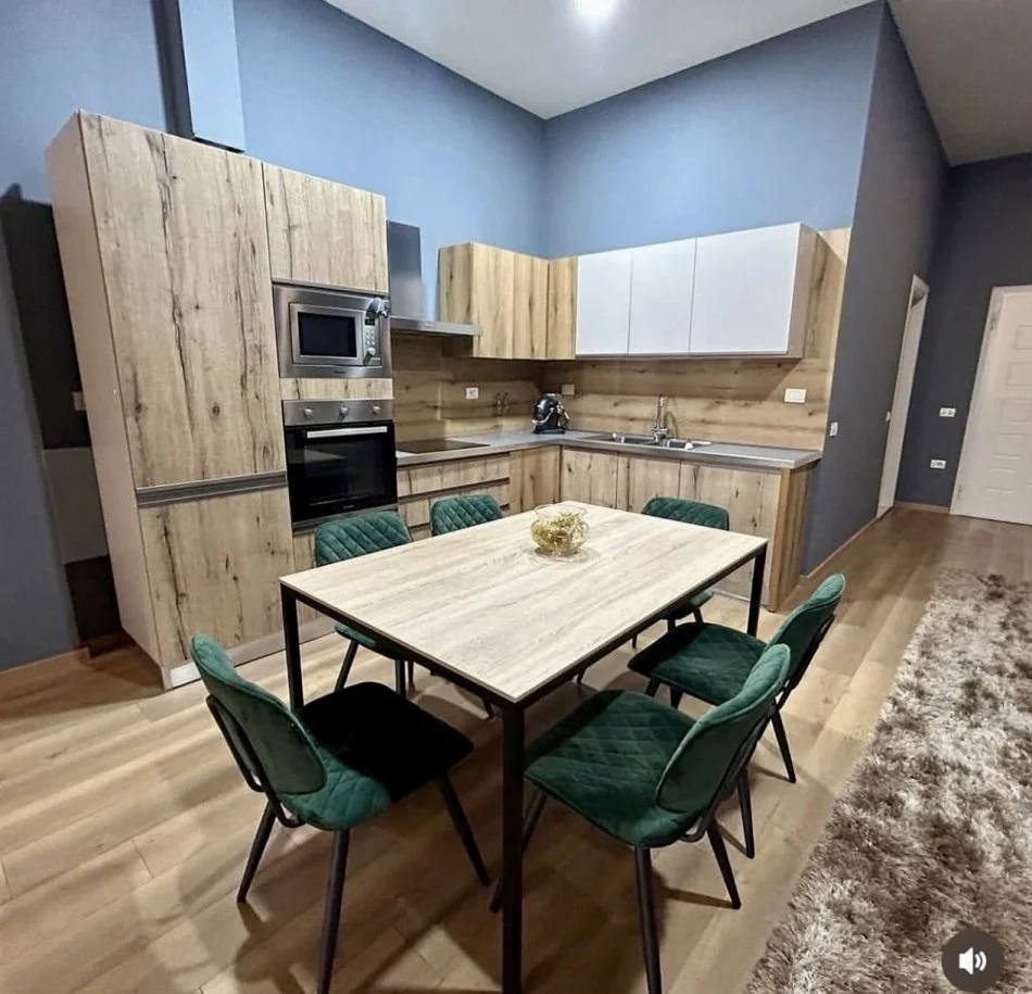 Tirane, jepet me qera apartament 1+1+Ballkon Kati 1, 110 m² 650 € (Rruga Peti, Liqeni i Thate)