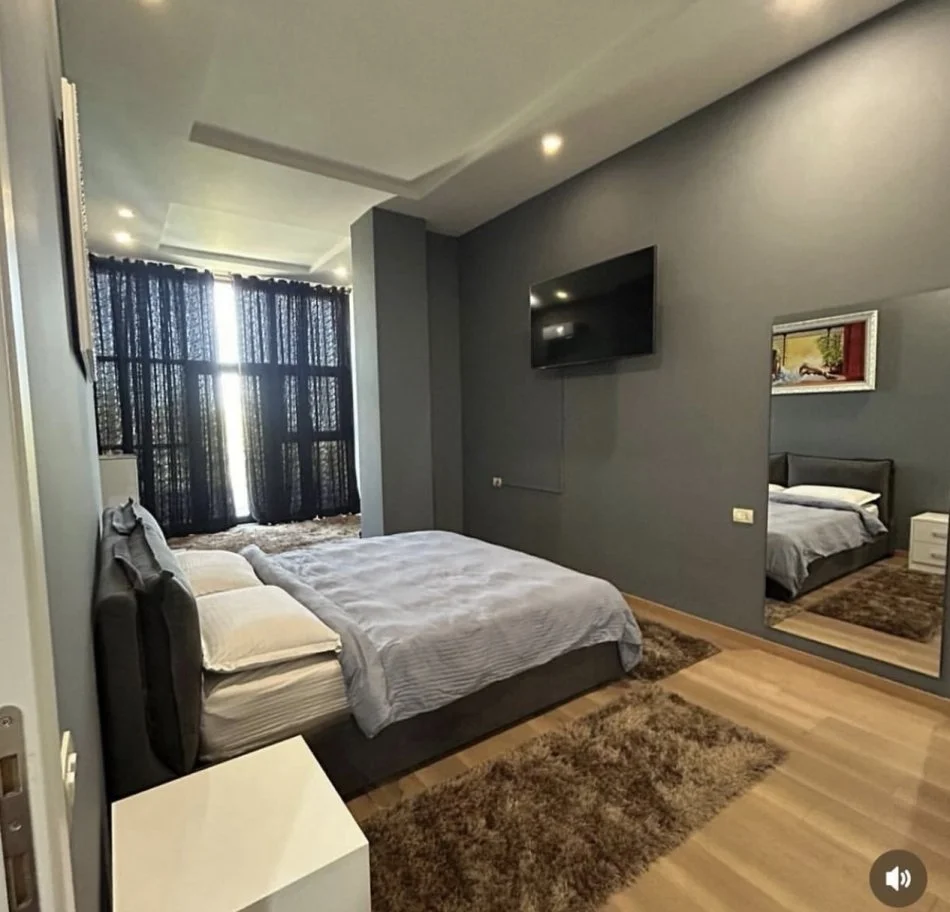 Tirane, jepet me qera apartament 1+1+Ballkon Kati 1, 110 m² 650 € (Rruga Peti, Liqeni i Thate)