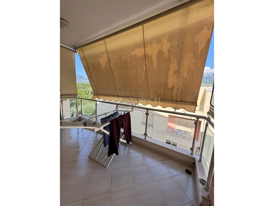 Tirane, jepet me qera apartament 2+1+Ballkon Kati 4, 90 m² 400 € 