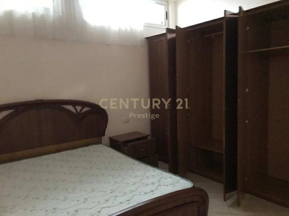 Tirane, jepet me qera apartament 3+1 Kati 3, 120 m² 430 € 