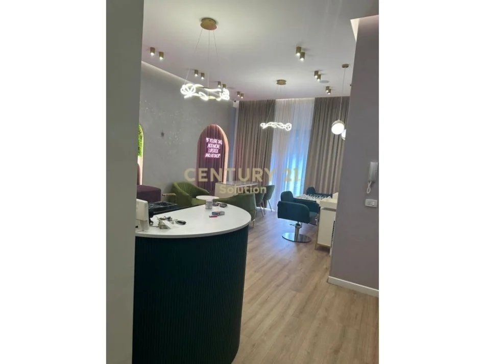 Tirane, jepet me qera ambjent biznesi Kati 2, 120 m² 1.500 € 