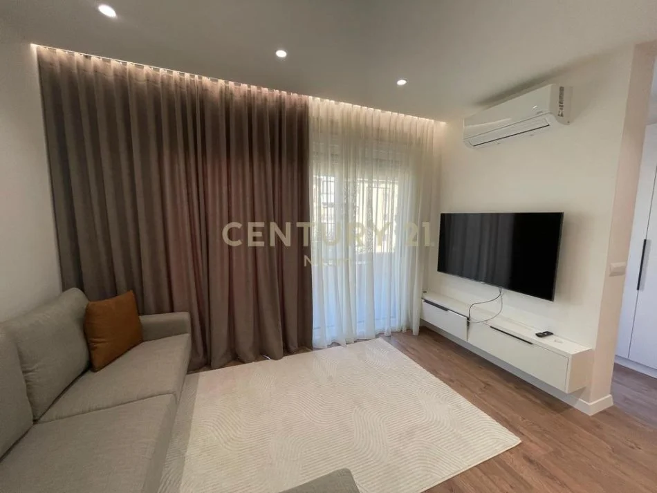 Tirane, jepet me qera apartament 2+1 Kati 1, 77 m² 700 € 