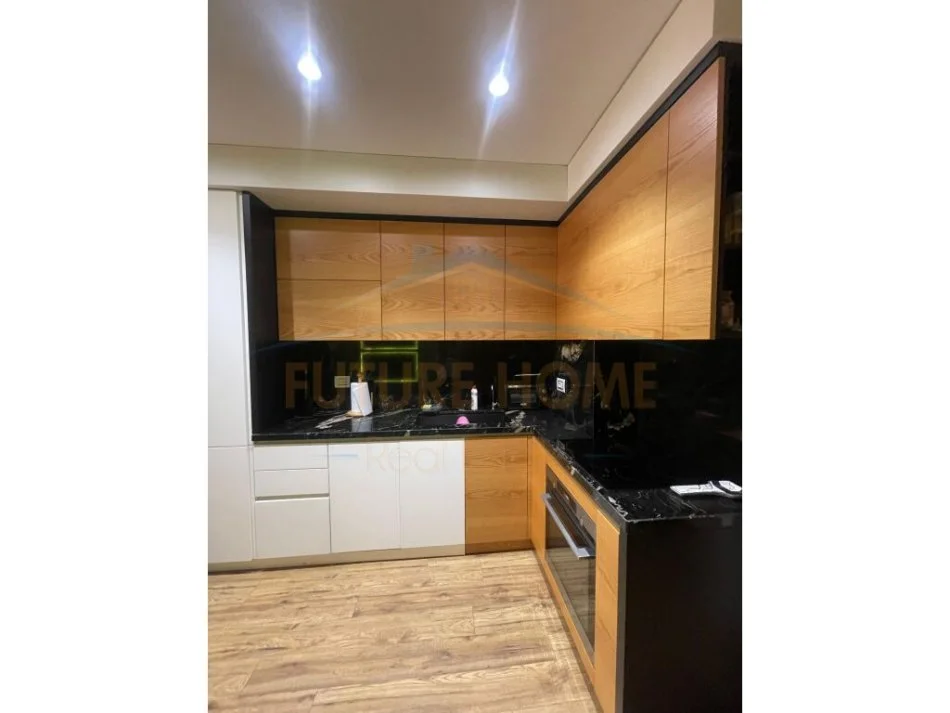 Tirane, shitet apartament 2+1+Ballkon Kati 7, 100 m² 260.000 € (Komuna e Parisit)