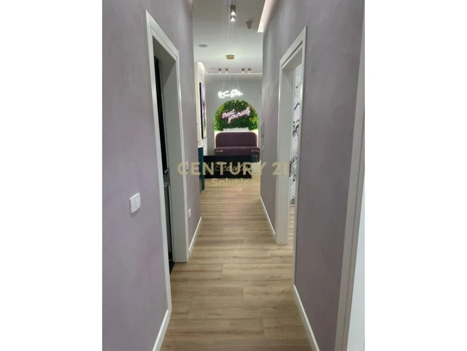 Tirane, jepet me qera ambjent biznesi Kati 2, 120 m² 1.500 € 