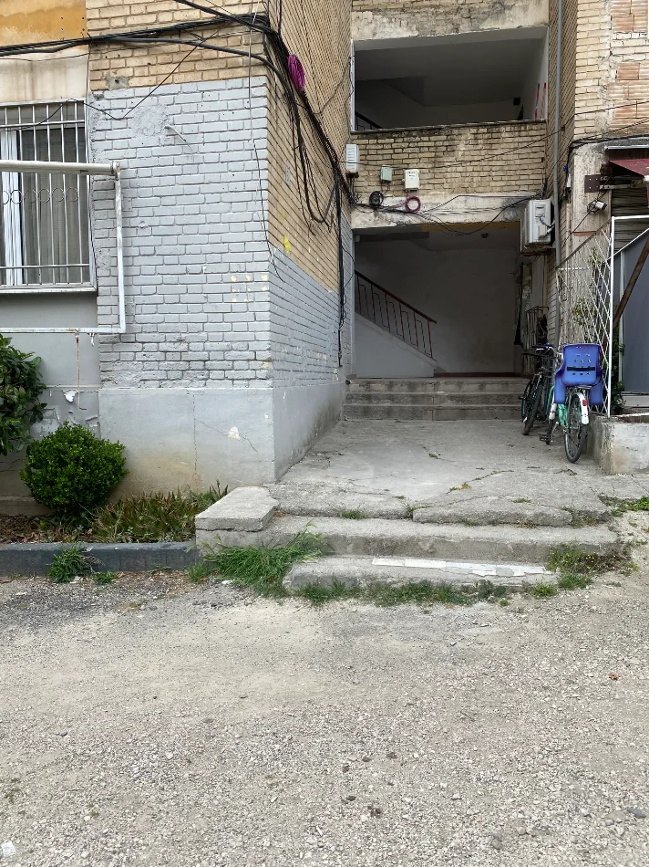 Tirane, jepet me qera apartament 2+1 Kati 1, 60 m² 500 € 