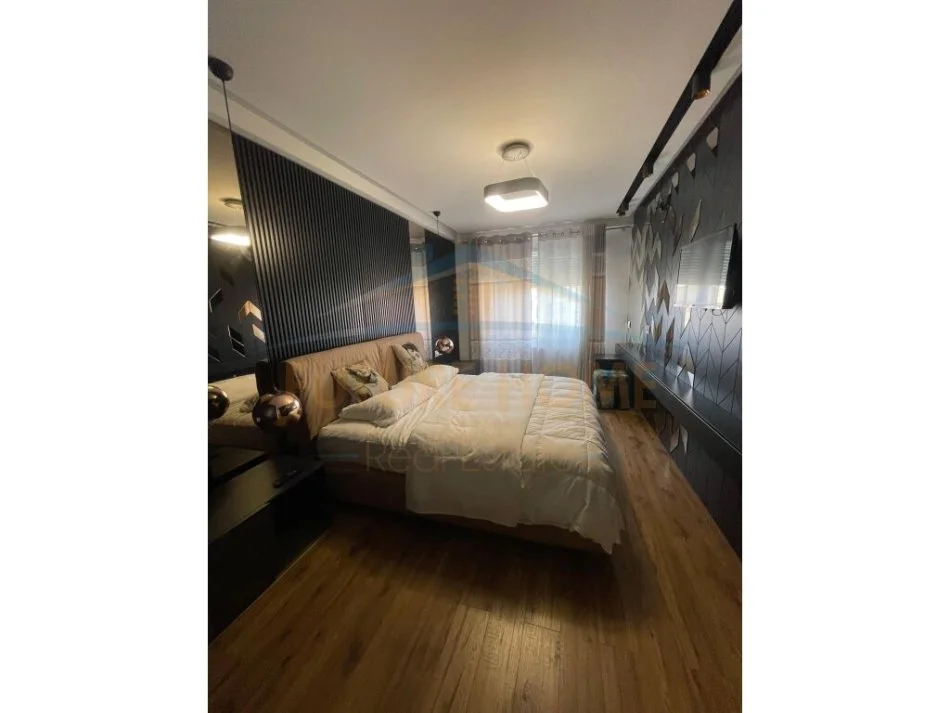 Tirane, shitet apartament 2+1+Ballkon Kati 7, 100 m² 260.000 € (Komuna e Parisit)
