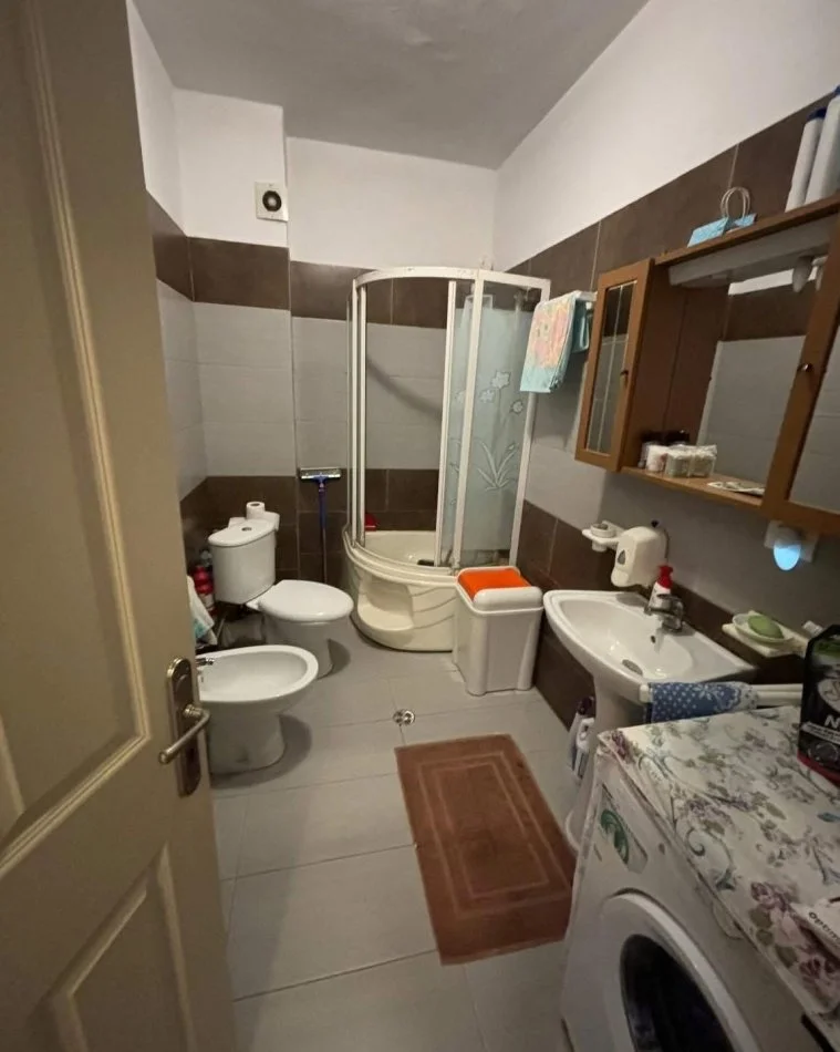 Tirane, shitet apartament 2+1 Kati 8, 130 m² (Rruga Astrit Losha)